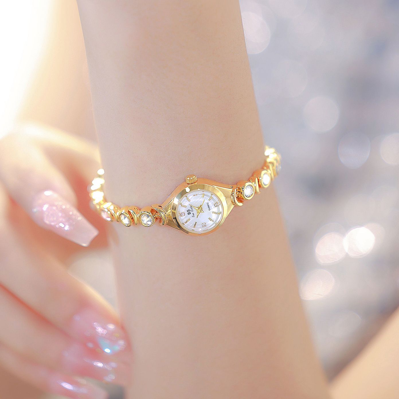 Yumei-女性用防水クォーツ腕時計,星,月,ジルコンブレス - Luxury Watch Brand List のレビューと価格