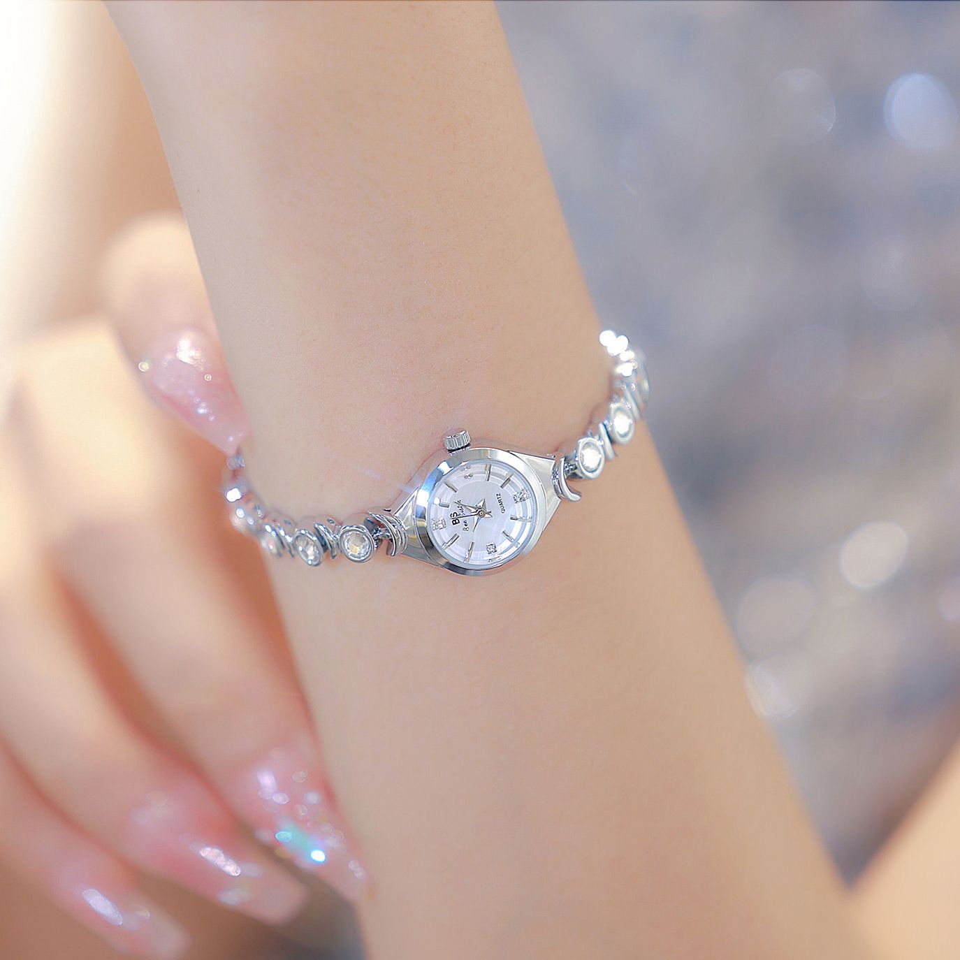 Yumei-女性用防水クォーツ腕時計,星,月,ジルコンブレス - Luxury Watch Brand List のレビューと価格