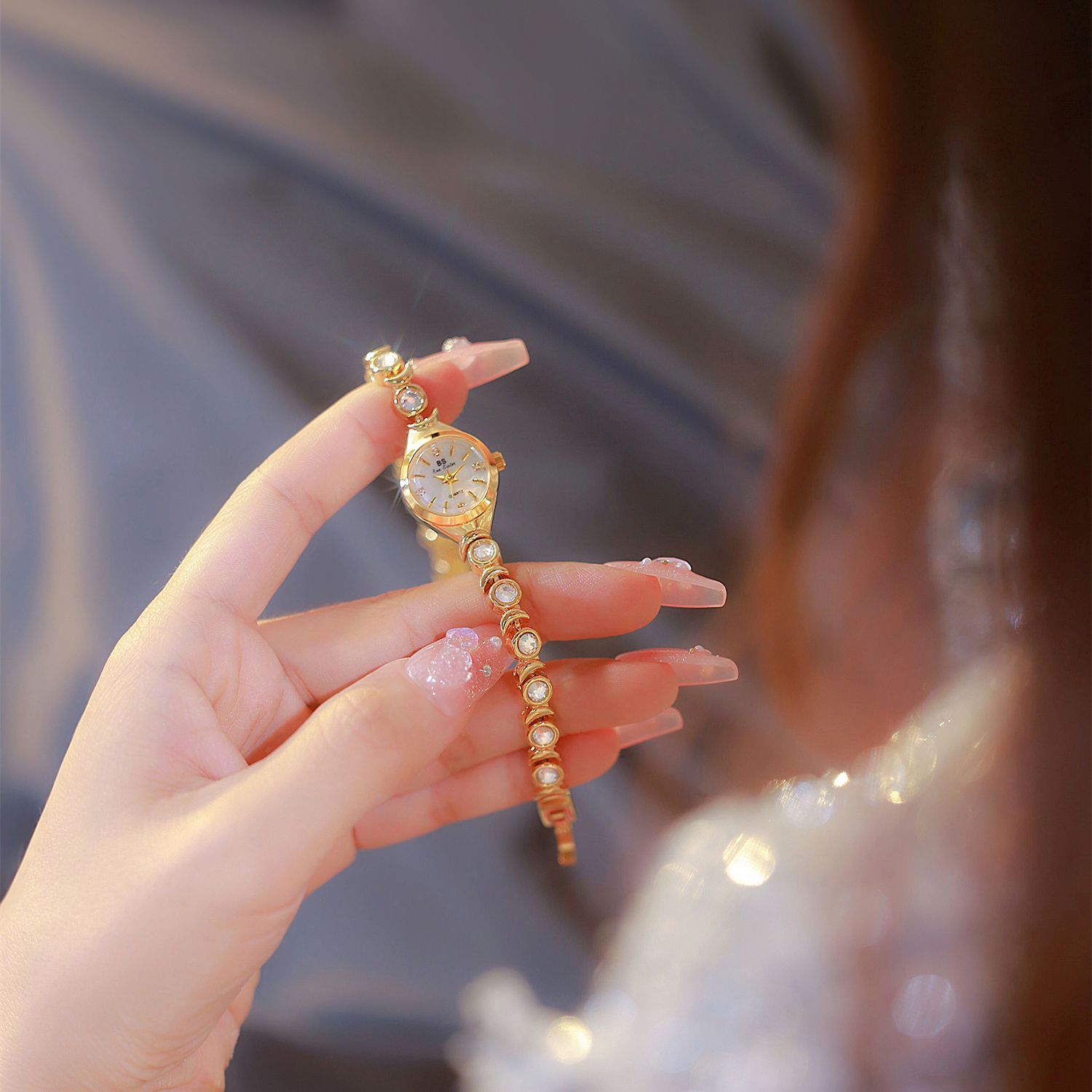 Yumei-女性用防水クォーツ腕時計,星,月,ジルコンブレス - Luxury Watch Brand List のレビューと価格
