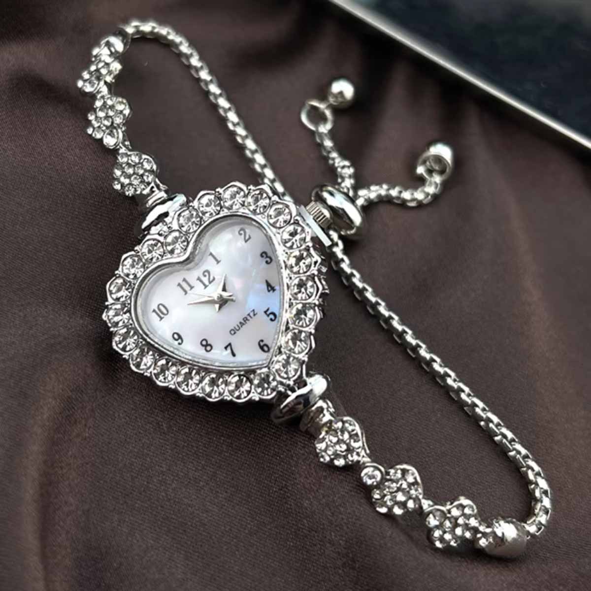 新しいファッションハート型リボンストラップダイヤモンドがちり - Open Heart Watch のレビューと価格