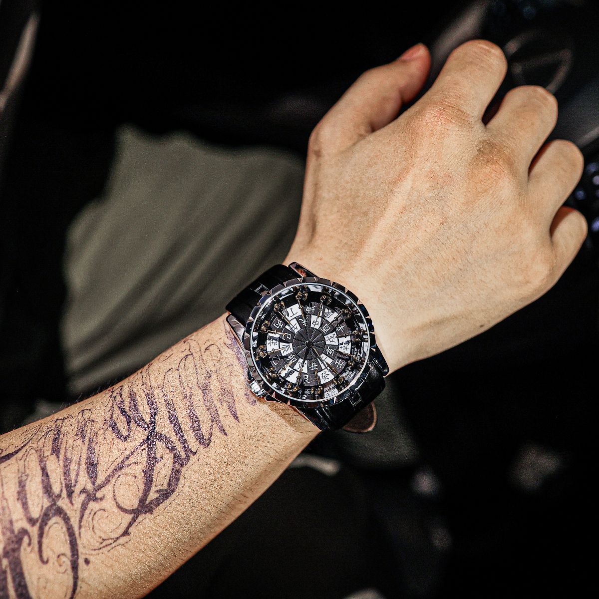 ヨーロッパ、アメリカ、日本、韓国スタイルの高級ラウンドテーブ - Zodiac Luxury Watch のレビューと価格