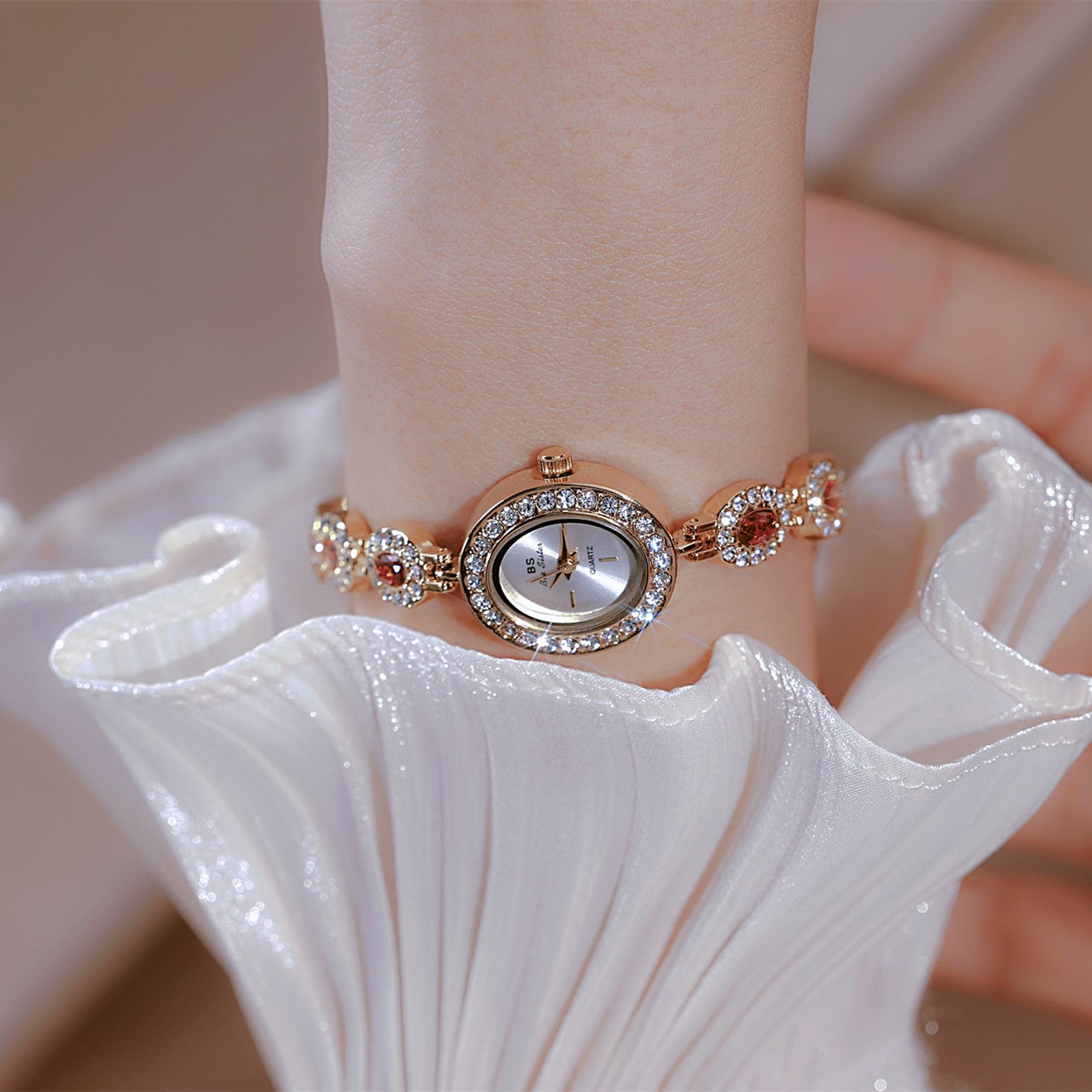 UTHAI 新しい女性チェーンウォッチライト高級ブランドアン - Luxury Watch Vintage のレビューと価格