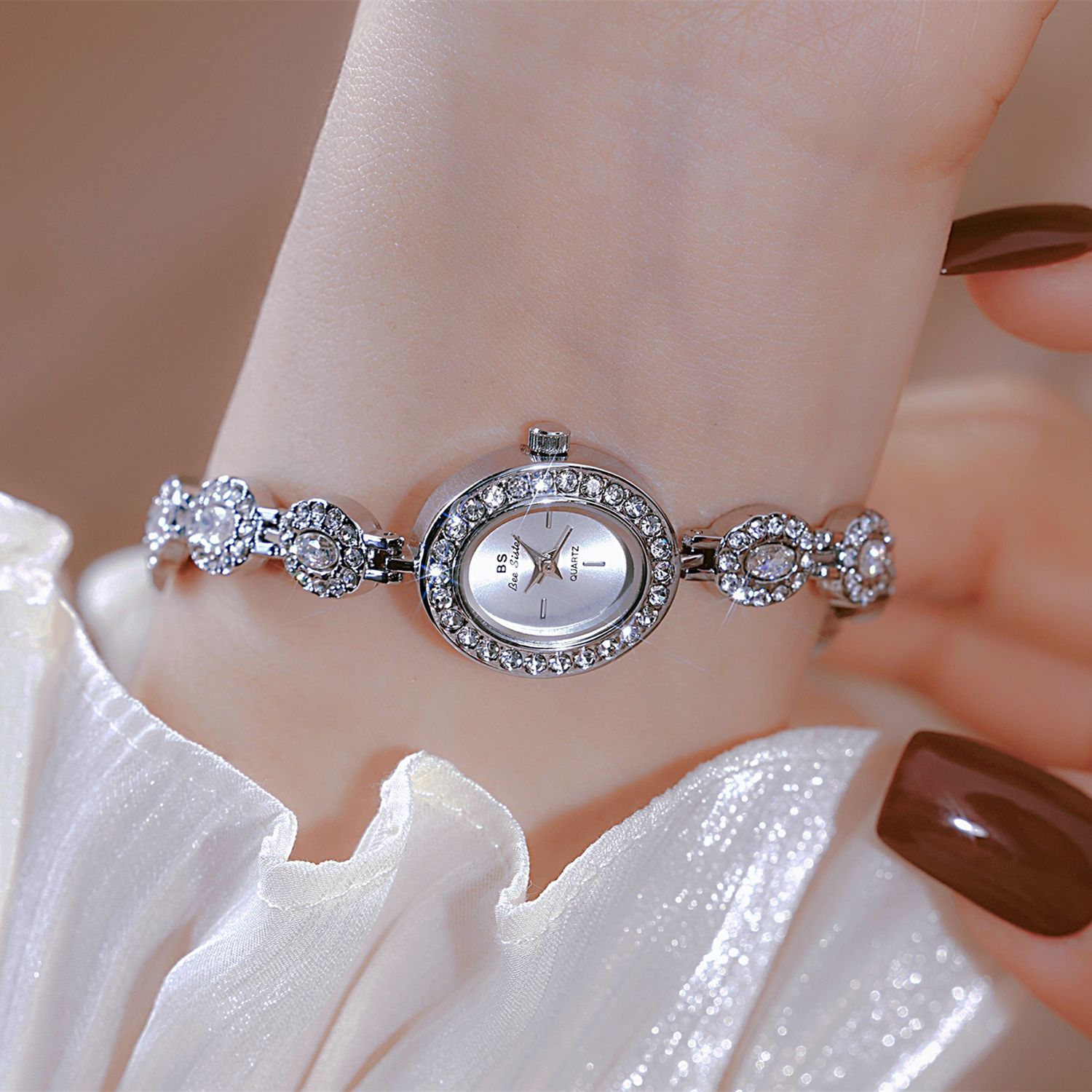UTHAI 新しい女性チェーンウォッチライト高級ブランドアン - Luxury Watch Vintage のレビューと価格