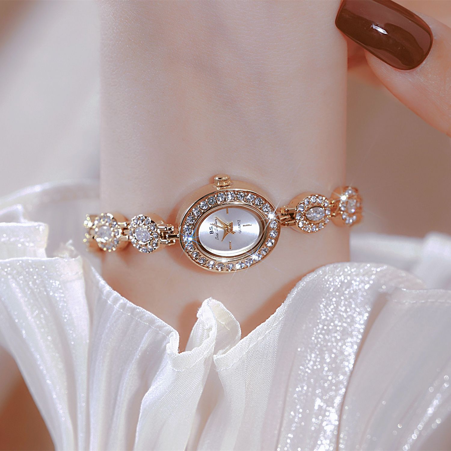 UTHAI 新しい女性チェーンウォッチライト高級ブランドアン - Luxury Watch Vintage のレビューと価格