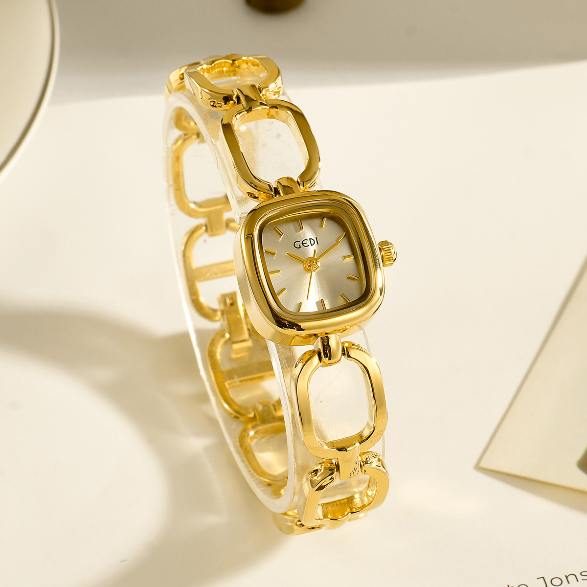 GEDI ブランドの女性用腕時計、軽くて豪華で高級感のある手 - Luxury Watch Brand List のレビューと価格