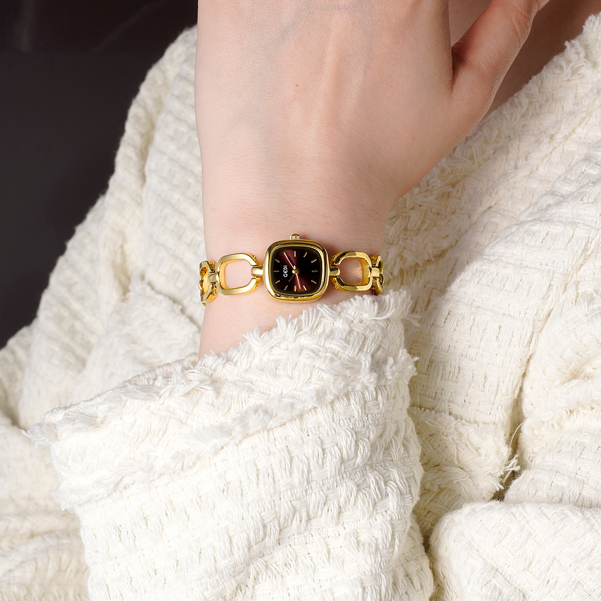 GEDI ブランドの女性用腕時計、軽くて豪華で高級感のある手 - Luxury Watch Brand List のレビューと価格