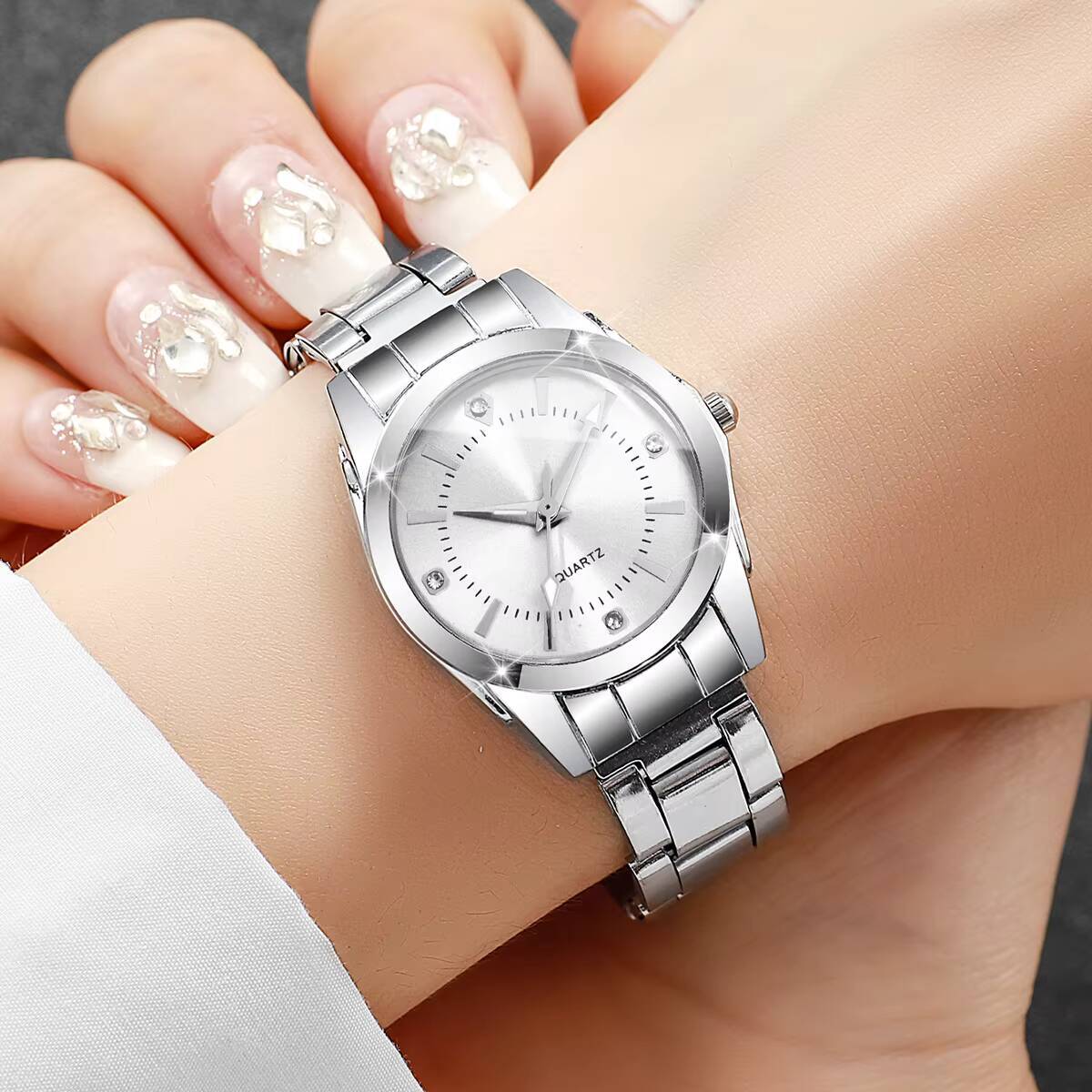 高級ラインストーンの女性の腕時計カジュアルクォーツ腕時計レデ - Luxury Watch Travel Case のレビューと価格