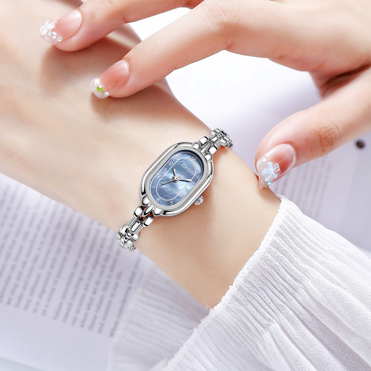 ヴィンテージブレスレットウォッチ女性レトロゴールド腕時計オー - Luxury Watch Vintage のレビューと価格