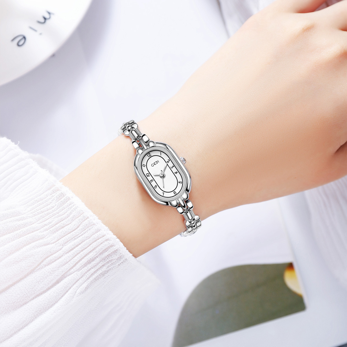ヴィンテージブレスレットウォッチ女性レトロゴールド腕時計オー - Luxury Watch Vintage のレビューと価格