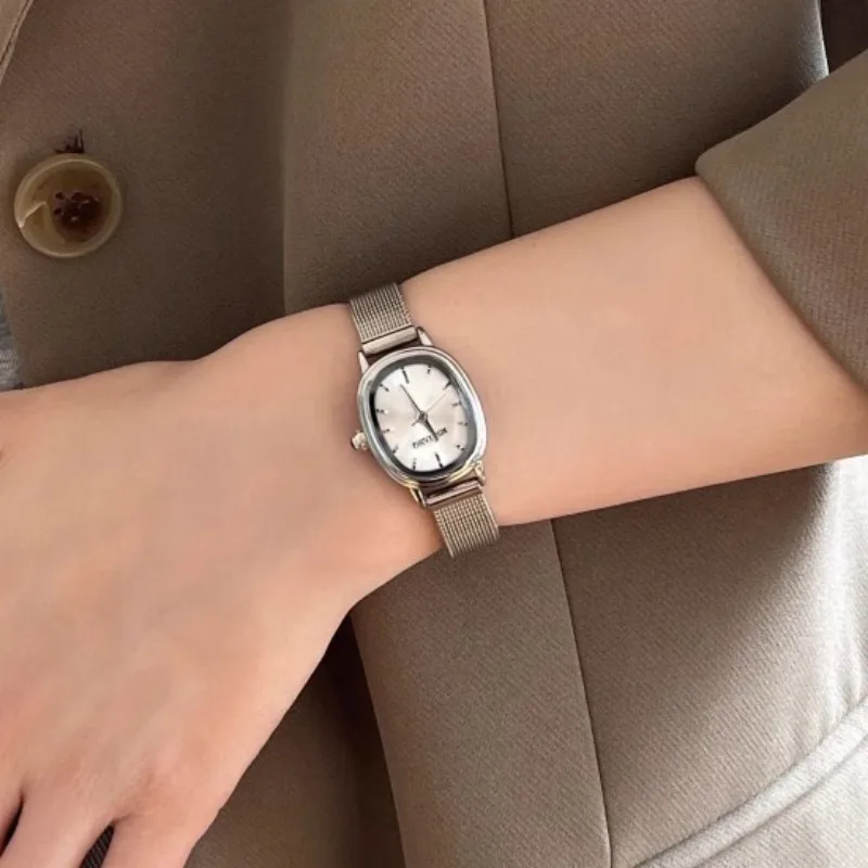 小さなオーバルダイヤルグリーン腕時計シンプルなステンレス鋼レ - Luxury Watch Lady のレビューと価格